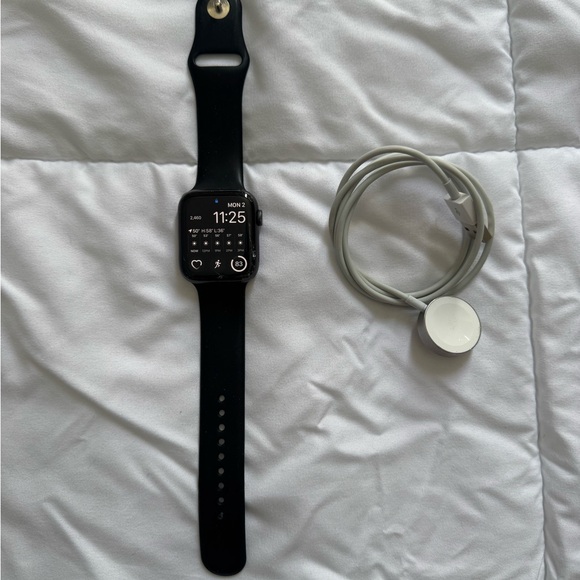 Apple Watch SE (GPS 44mm) - Space Gray With Black Sport Band & Charger